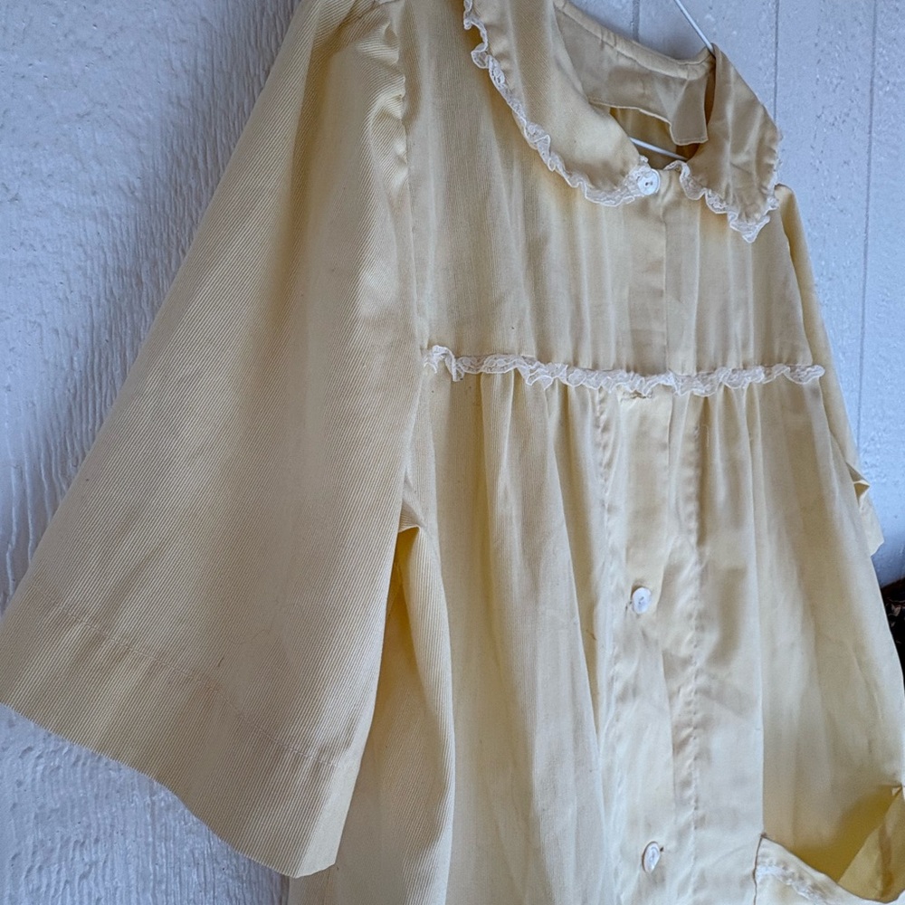 Vintage Yellow Button-Down House Coat Large Missing one Button - Picture 4 of 6